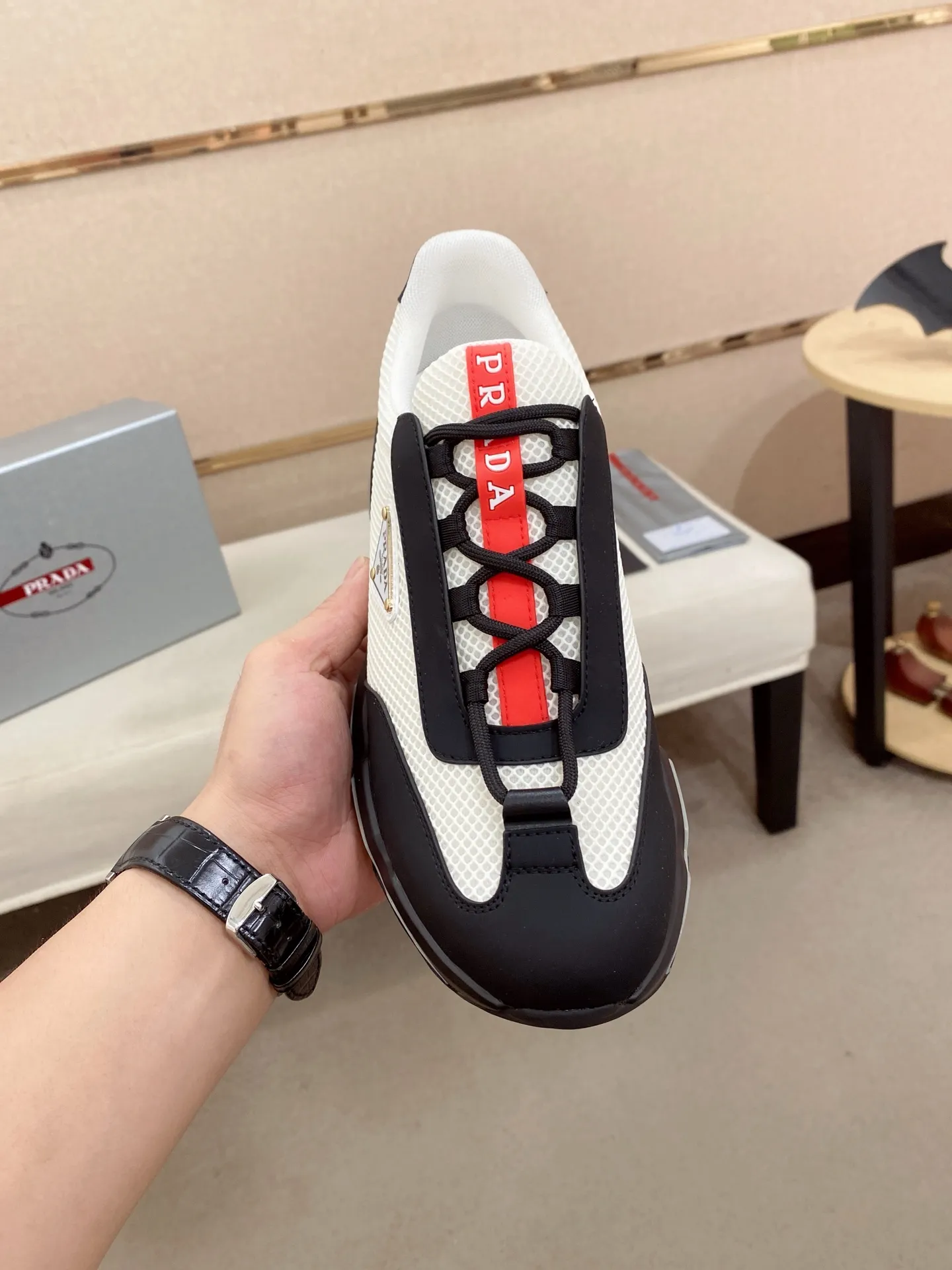 Factory price 660💰 ✔️✔️✔️High version High-quality new PRADA (Prada) counters are on the market at the same time, new men's shoes, 😘fabrics imported first-layer cowhide and mesh fabrics, purely handmade. Lining: Full cowhide lining. 👍🏿 High-end ☄️ air-cushion molded anti-slip rubber outsole, exquisite lines, simple and elegant, comfortable and high-end for leisure travel. Code number: 38 to 45